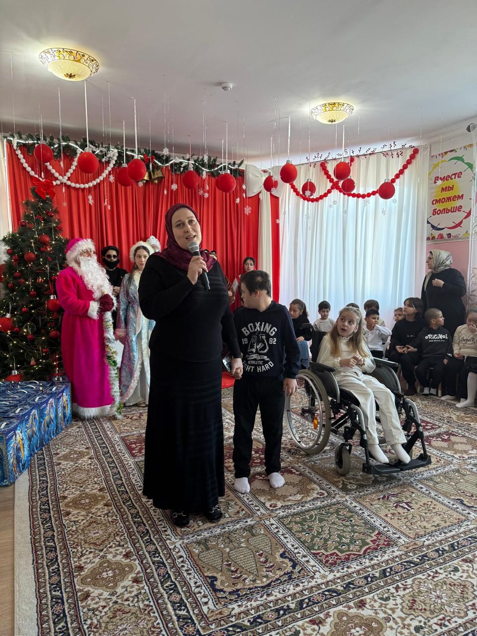 В Реабилитационном центре Казбековского района состоялся новогодний праздник, которого так ждали все его воспитанники